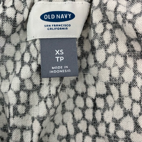 *SOLD* NWOT Romper with pockets! Size XS - Picture 3 of 4